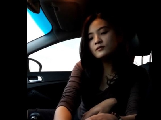 Anter Rekan Kerja Abg Cantik Pulang Kantor Karena Suaminya Gk Jemput