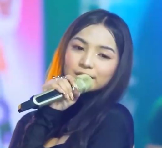 Biduan Dangdut Lissa In Macao Video Call Bareng Pacar Viral Di Tiktok