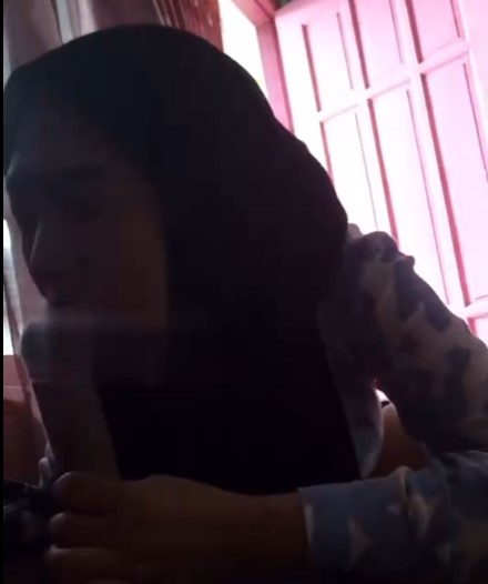 Mahasiswi Hijab Abg Teman Kuliah Iclik Di Kosan Sengaja Pintu Dibuka Biar Yg Lain Gak Curiga