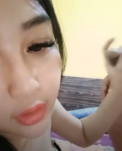 Octa Abg Cantik Siaran Langsung Ditemani Sahabat Pacar Ampe Tumpah Di Muka