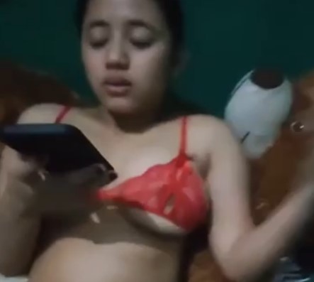 Top 5 Videos Abg Cantik Viral Istri Kawan Review Lingerie Merah Di Rumah Trending Of All Time