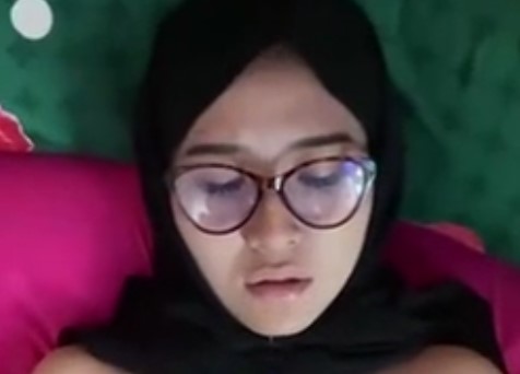 Viral Mahasiswi Hijab Temen Kuliah Dikasih Vape Mau Ikut Kosan Buat Iclik Ampe Lemes
