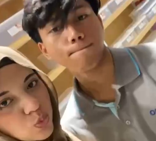 Ukhti Lia Binor Jilbab Solehah Pegawai Apotek Apemnya Rela Dimasukin Teman Kerja Ampe Keluar Di Dalam